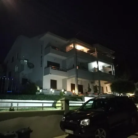 Nana Aparthotel 3*