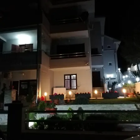 Nana Aparthotel 3*